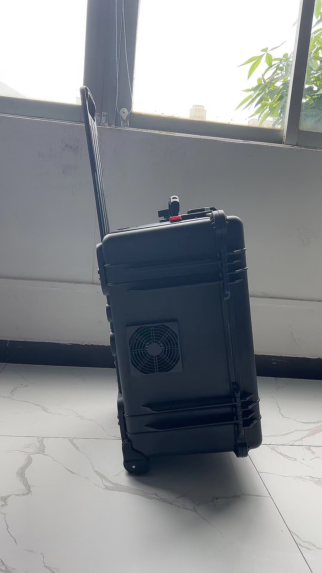 右玉手拉箱型移动通信干扰器